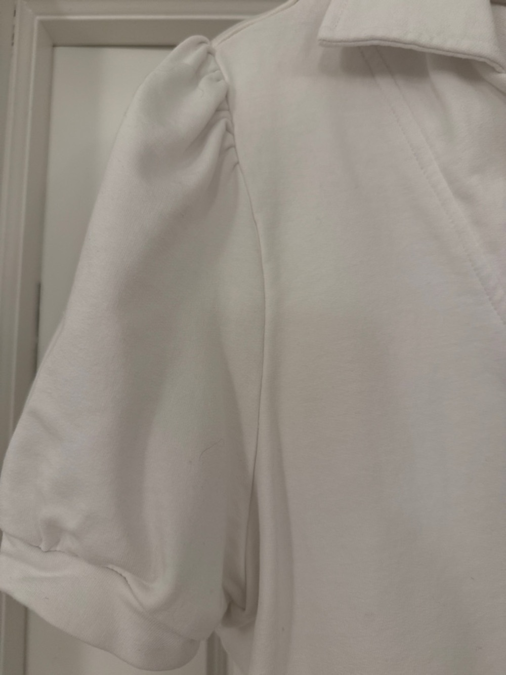 Crisp White Collared V-Neck Short Sleeve Button-Style Top - Picture 3 of 5